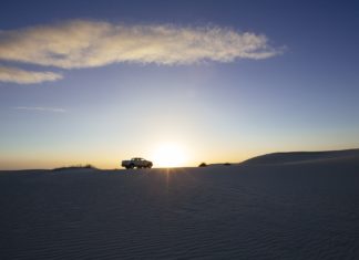 camioneta en el desierto